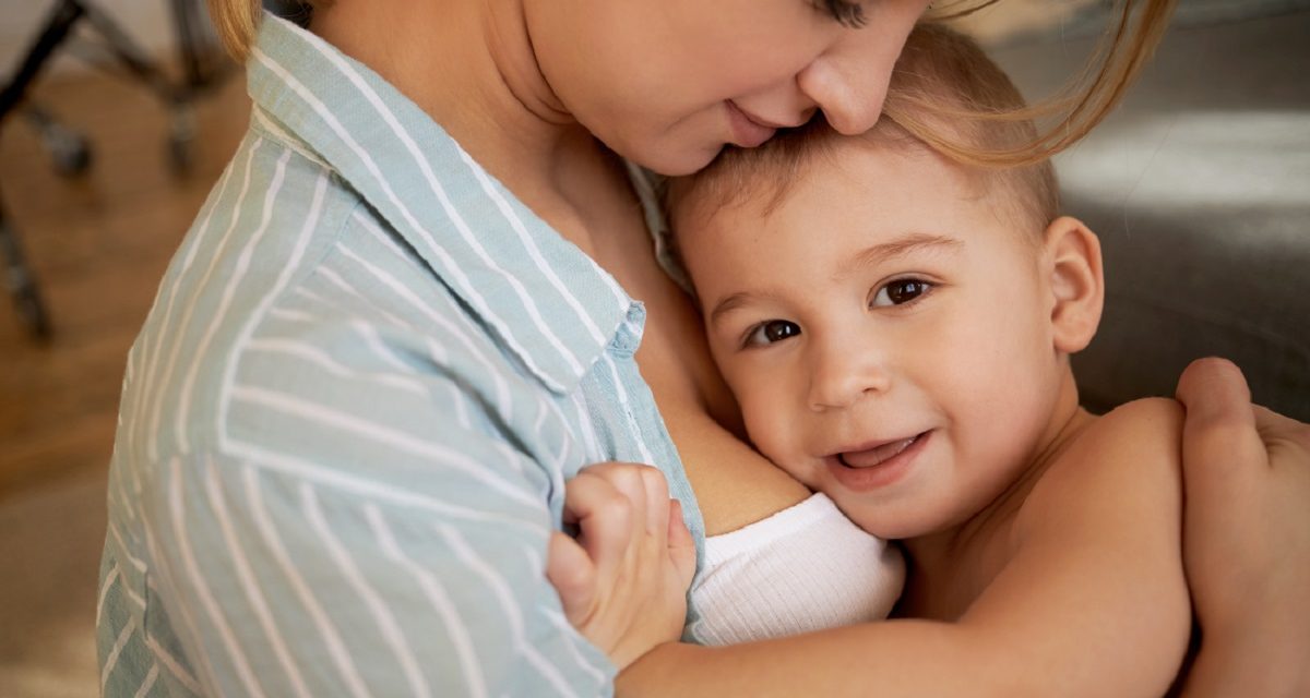 Velcro Baby: Μήπως έχετε ένα μωρό… «αυτοκολλητάκι;»